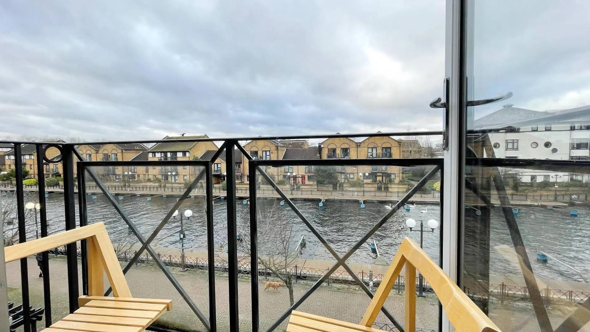 Clippers Quay Loft At Canary Wharf London